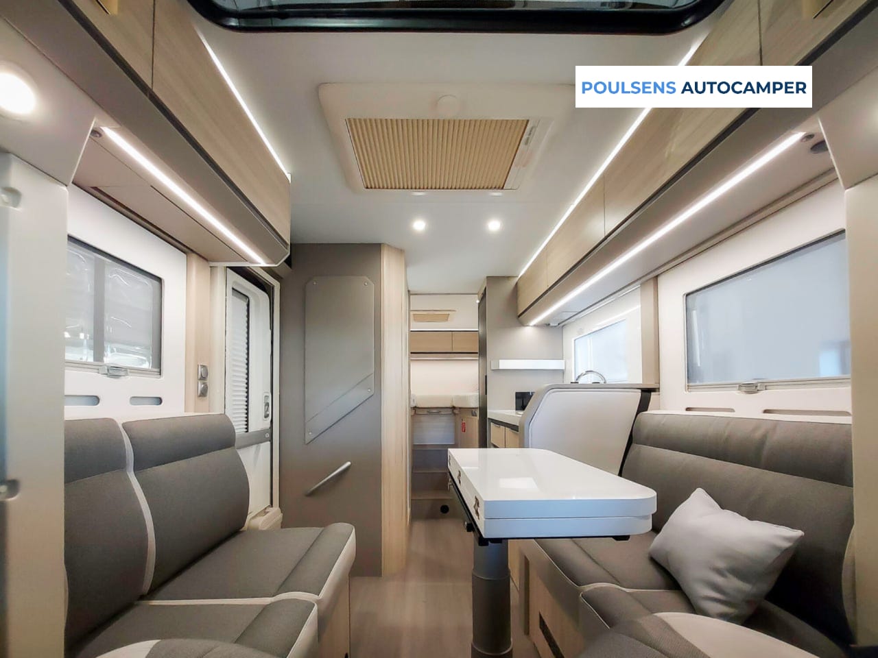 Salon intérieur du Adria Compact 60Y Edition 2026