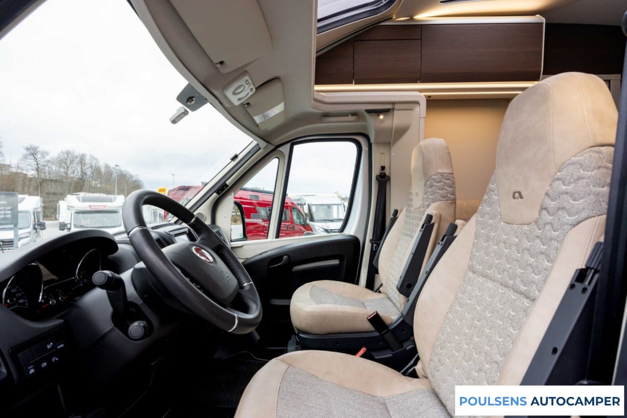 Cabine avant du Adria CORAL 670 SL 2020 avec tableau de bord Fiat