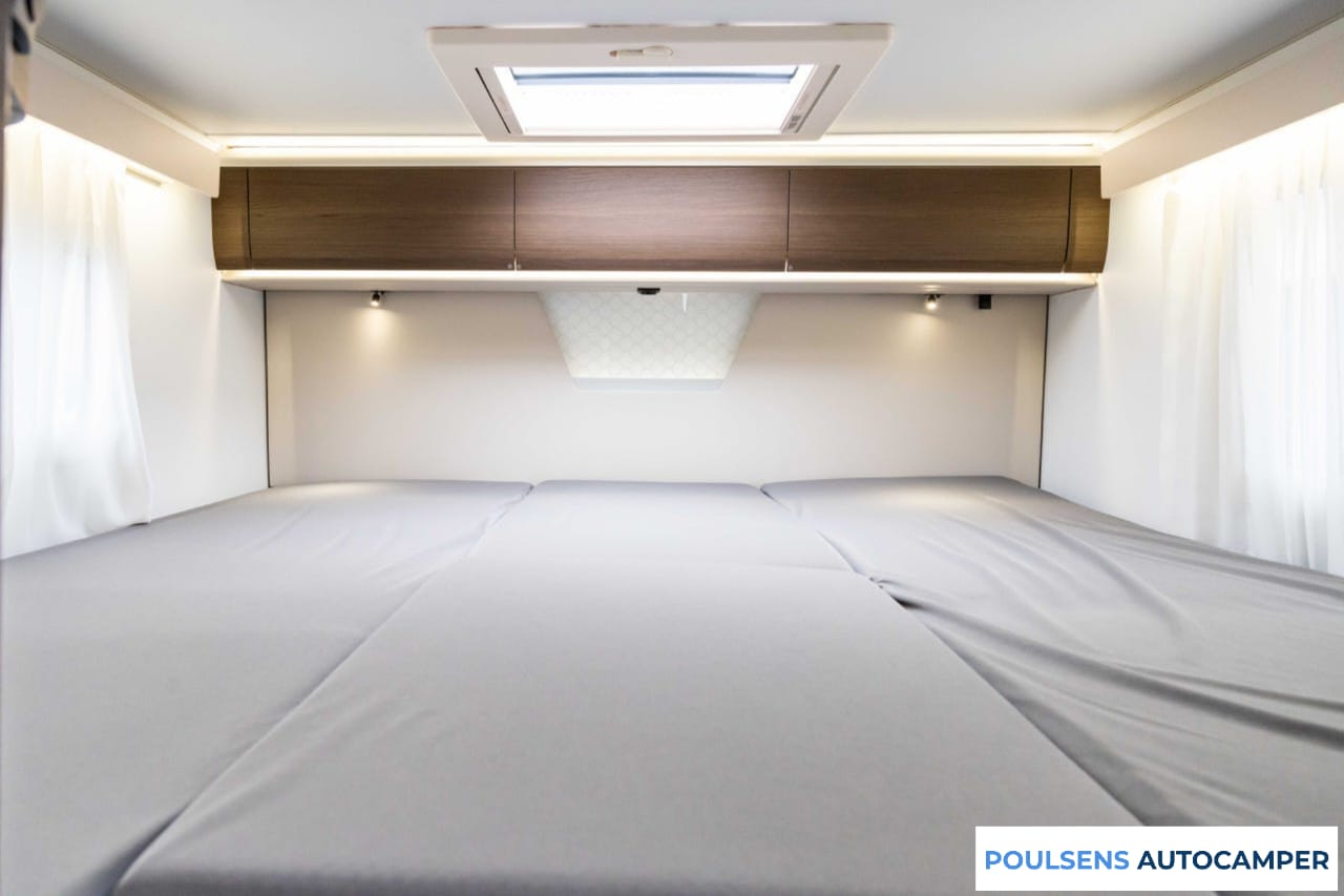 Espace couchage du Adria CORAL 670 SL 2020 avec lits jumeaux