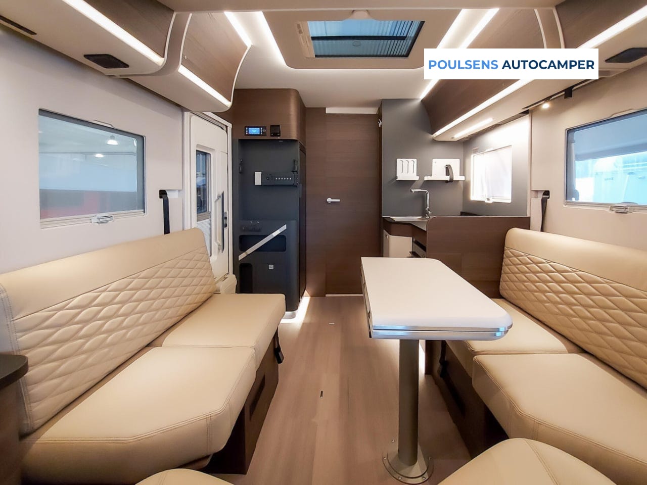 Salon intérieur du Adria Sonic Supreme 700 DL