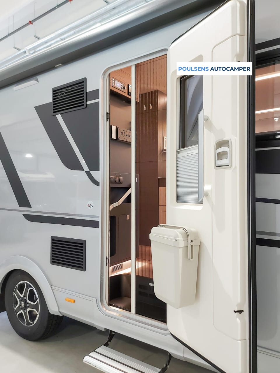 Vue extérieure du Adria Sonic Supreme 700 DL 2026 neuf