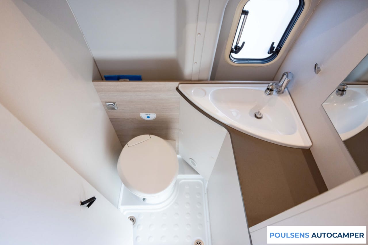 Salle de bain du Bürstner Lineo C 590 2023