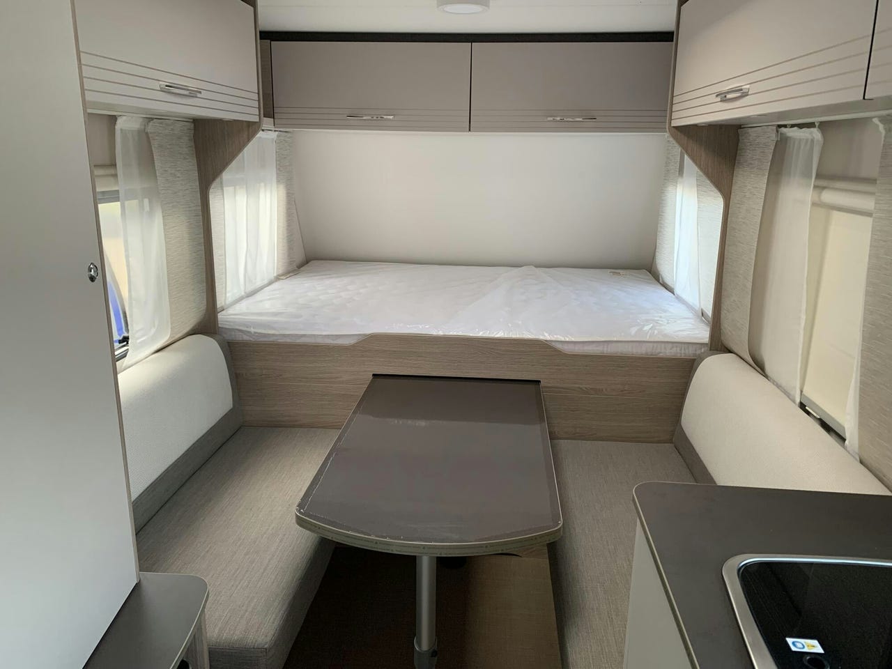 Salon intérieur de la Bürstner Premio Life 490 TK