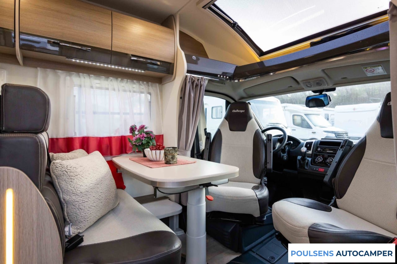 Salon intérieur du Challenger 398 XLB 2017