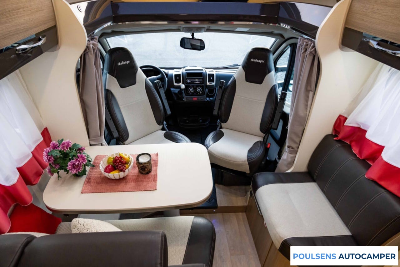 Salon intérieur du Challenger 398 XLB 2017