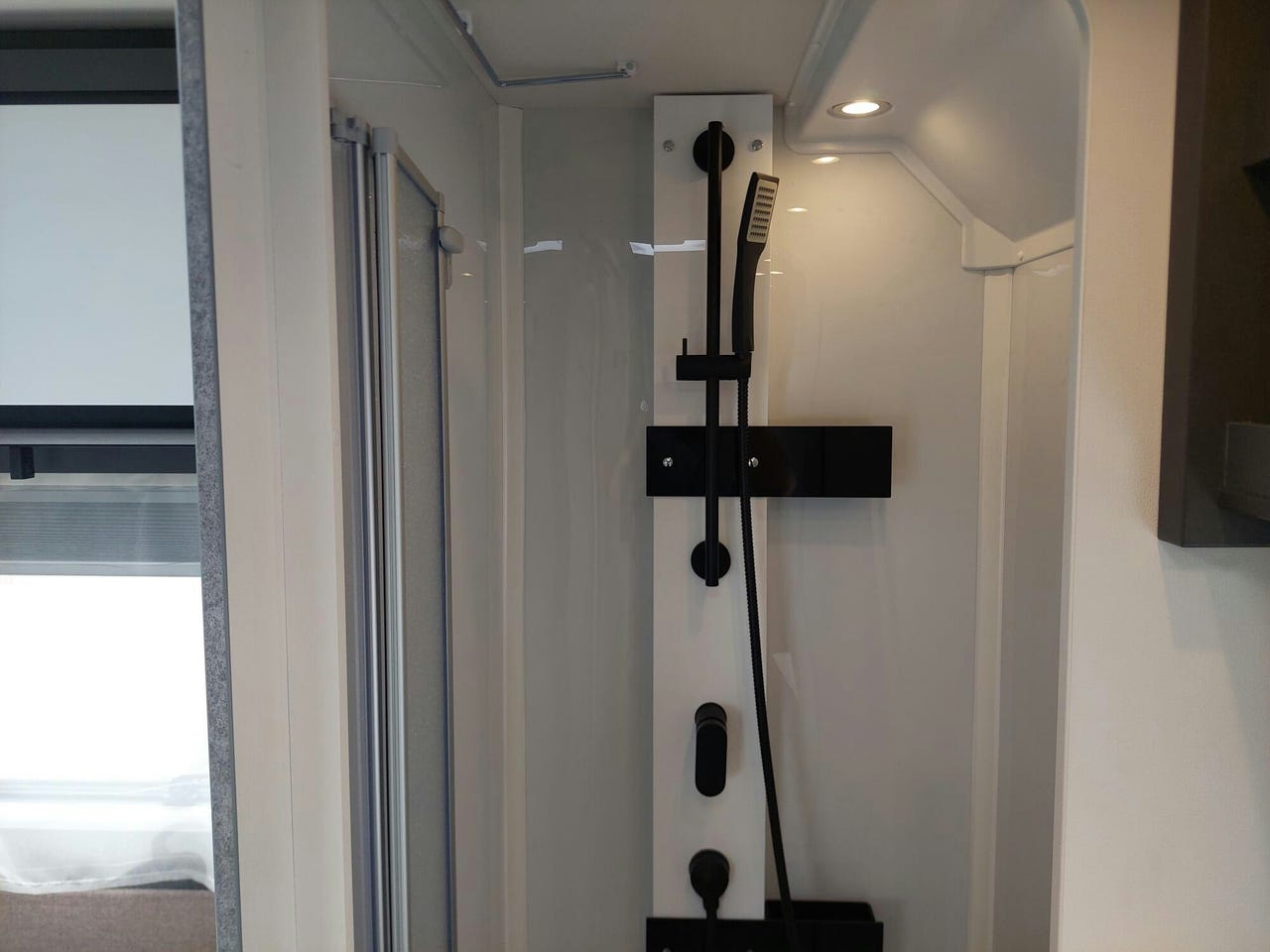 Salle de bain de la Dethleffs Beduin Scandinavia 550 BET
