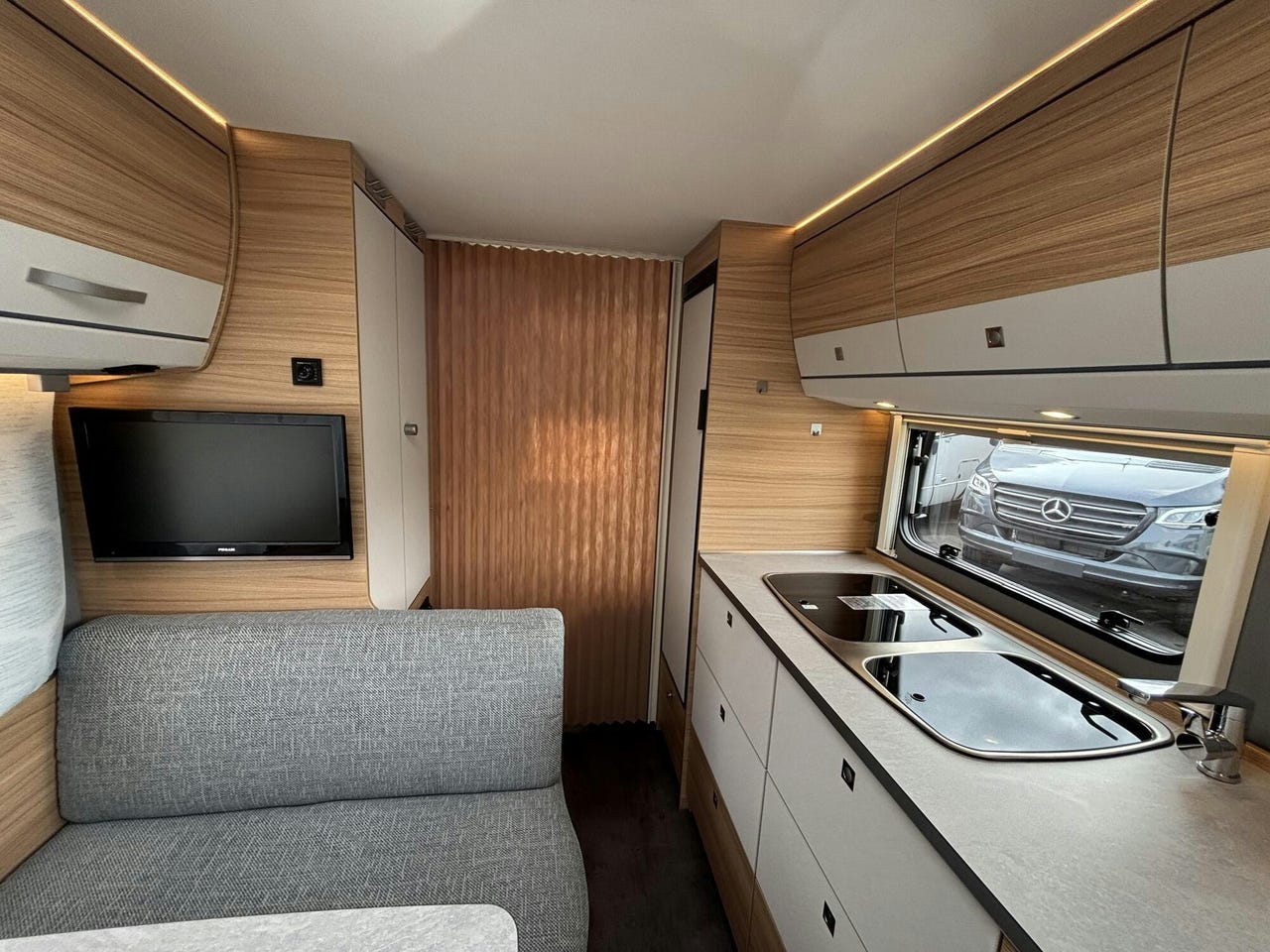 Vue intérieure de la Dethleffs Camper 530 FSK 2022

