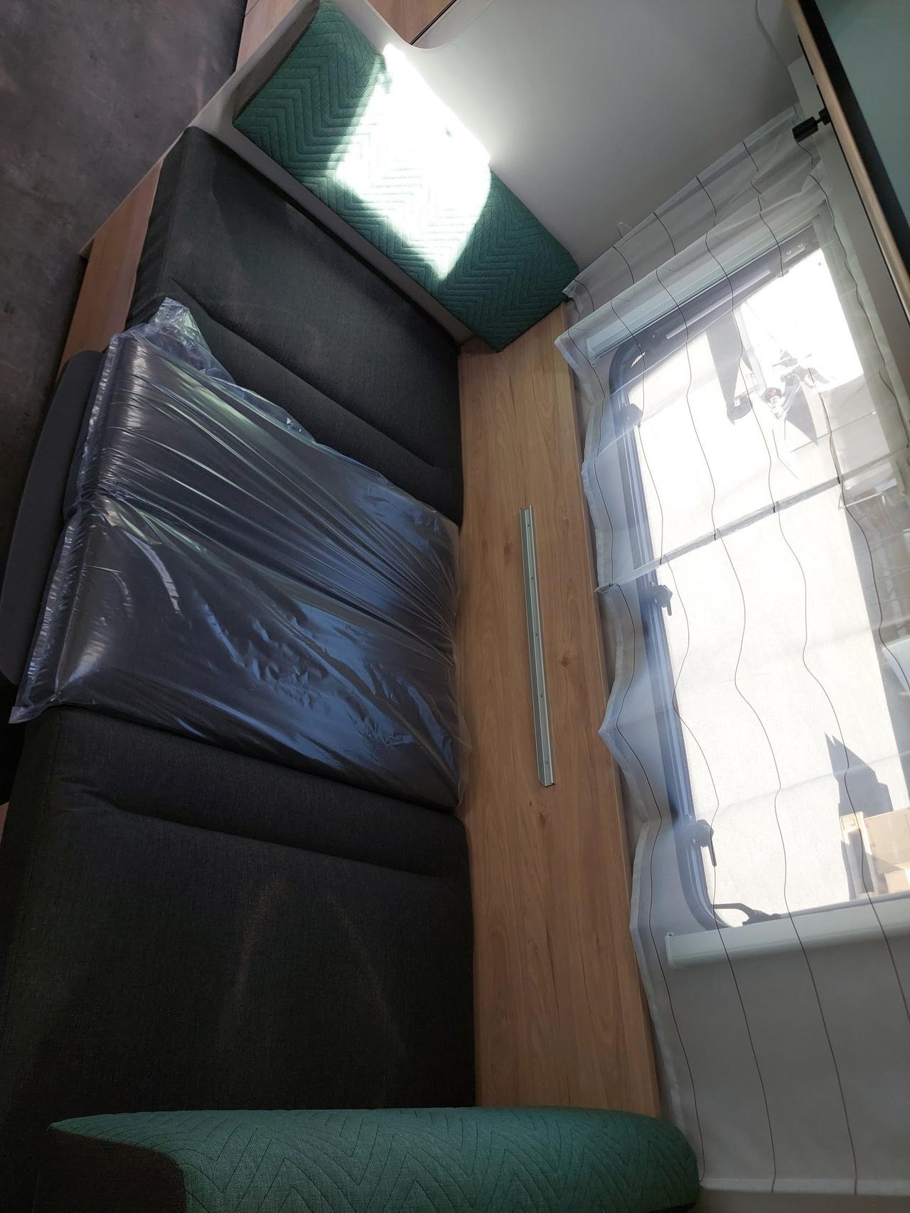 Salon intérieur de la Dethleffs Camper 730 FKR SNOW