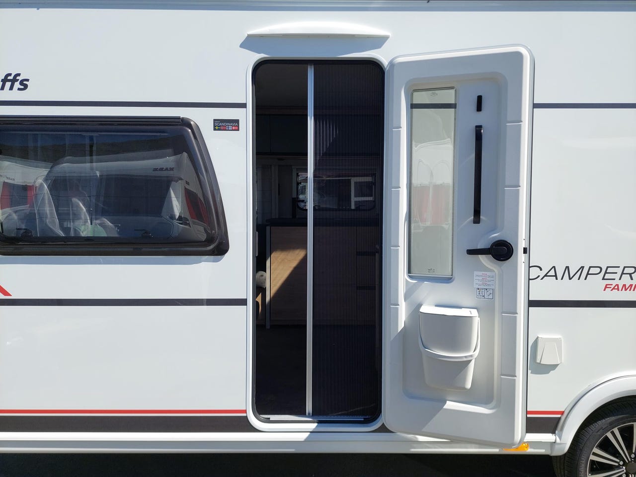Vue extérieure de la Dethleffs Camper 730 FKR SNOW 2026