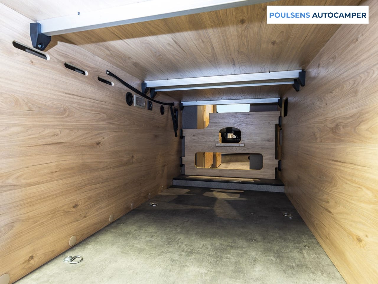 Salon intérieur du camping-car urbain Dethleffs Globetrail 640 ES 2026 