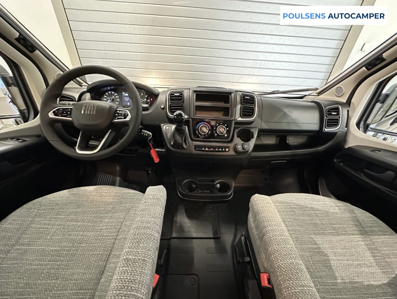 Cabine avant du Etrusco CV 640 SB 2026 avec tableau de bord Fiat