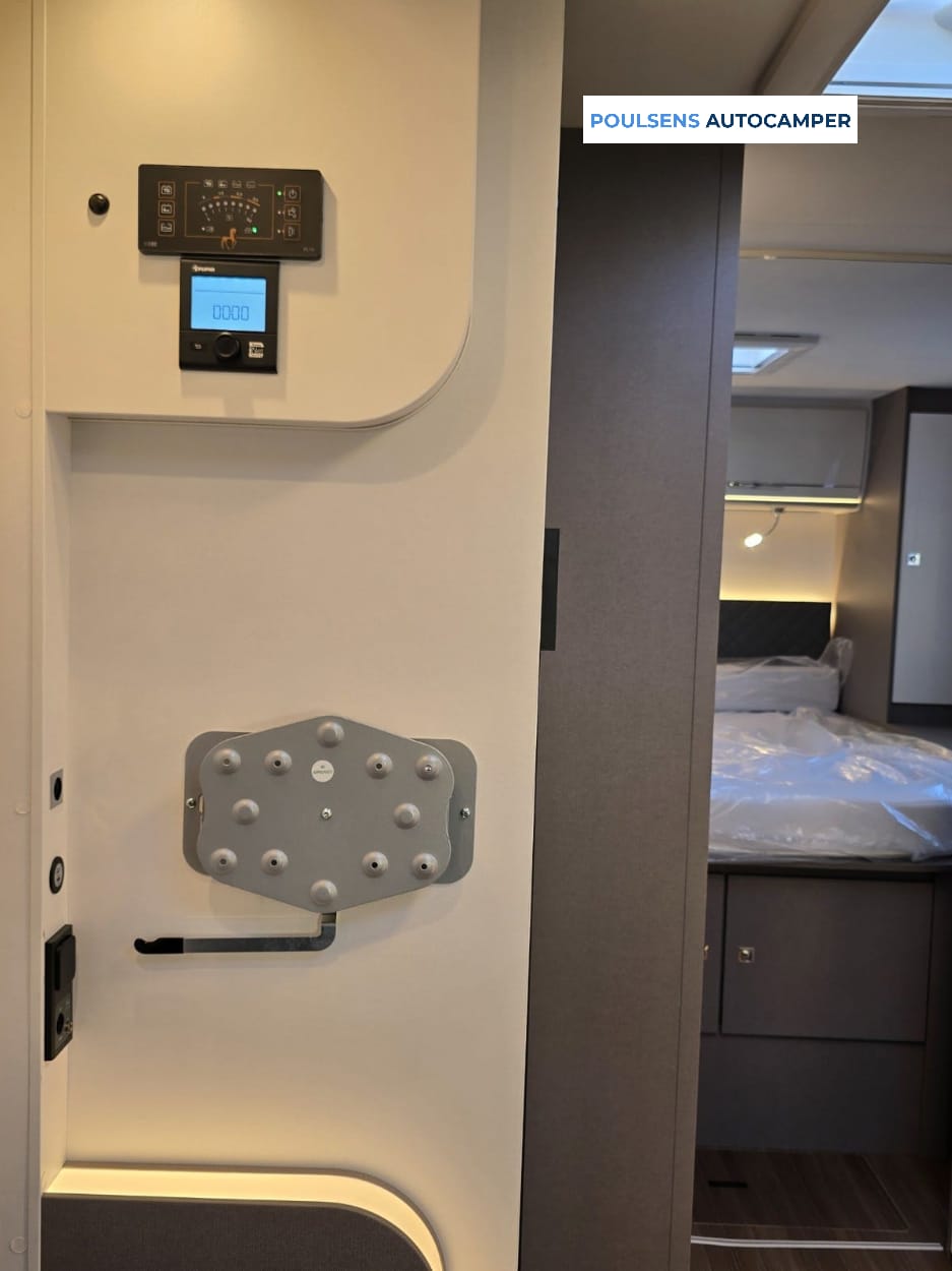 Vue intérieure du camping‑car semi‑intégré Etrusco T7400 QBC 2024