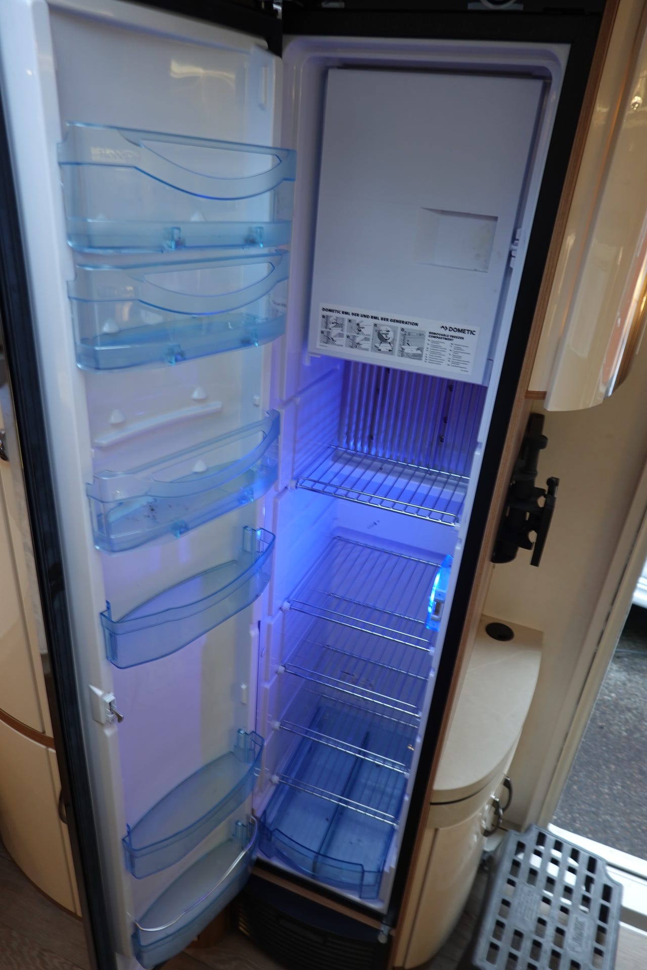 Cuisine de la Hobby 560 CFe Excellent avec congélateur