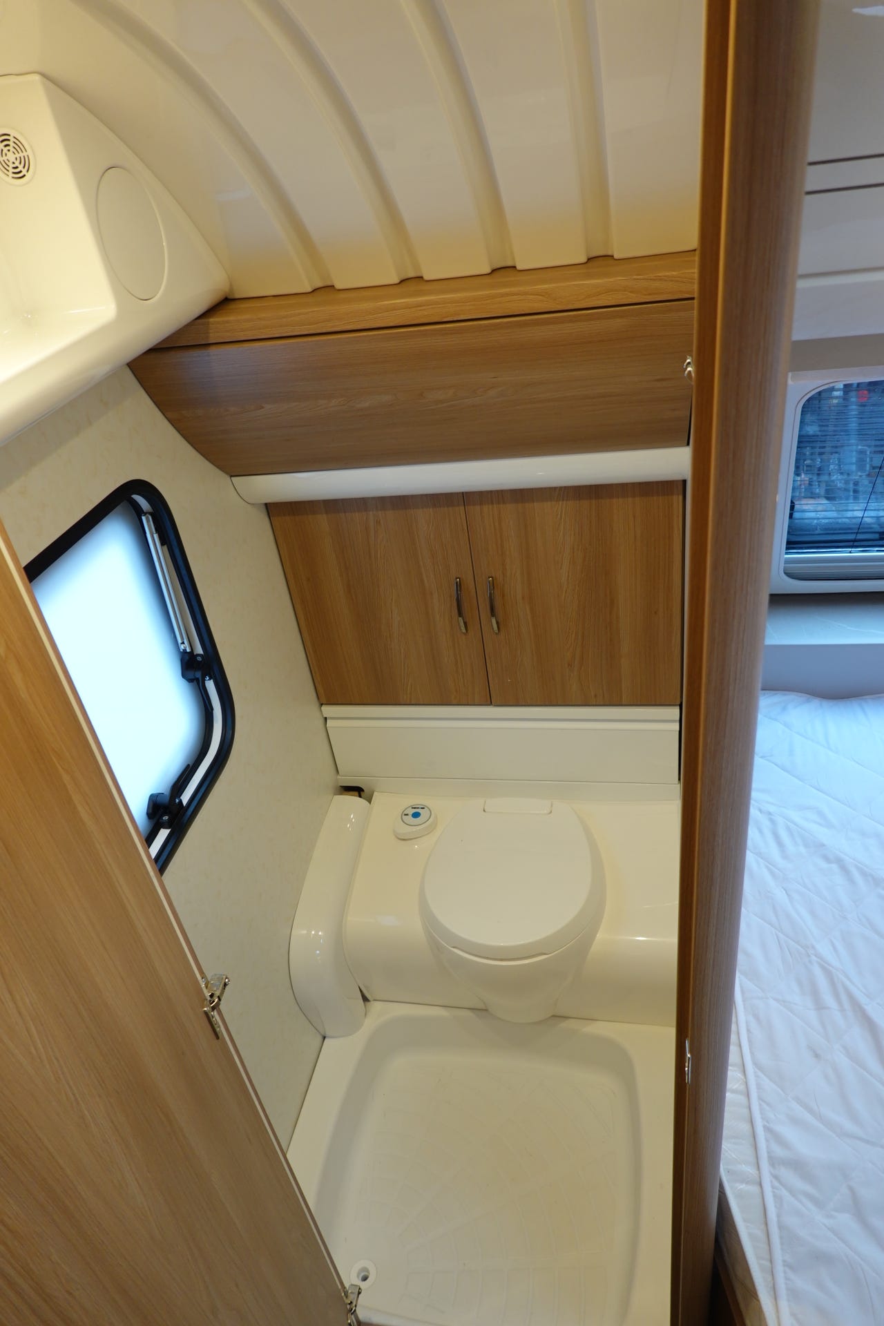 Salle de bain de la Hobby 560 CFe Excellent