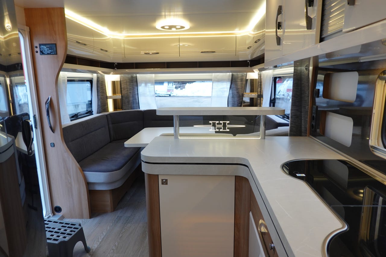 Cuisine de la Hobby 560 CFe Excellent avec congélateur