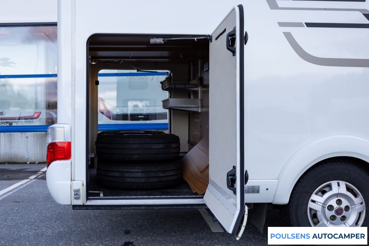 Vue extérieure du camping‑car intégral Hymer B 588 PL 2015 d’occasion