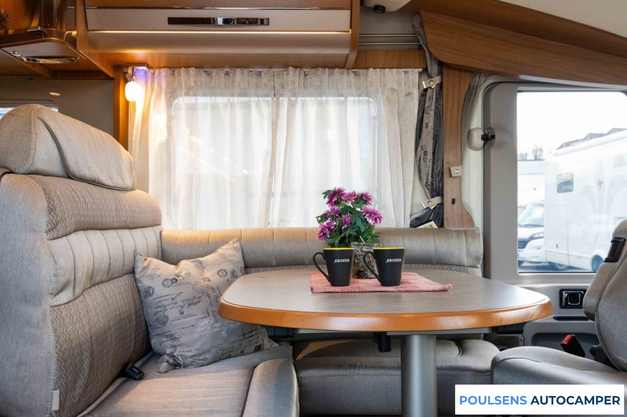 Salon intérieur du Hymer B 588 PL 2015 