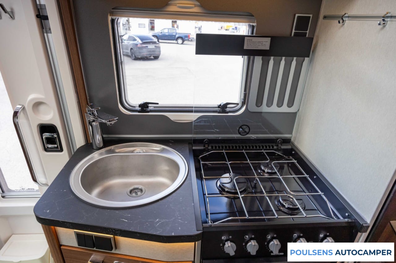 Cuisine du Hymer BMC T 580 2022 avec four et rangements