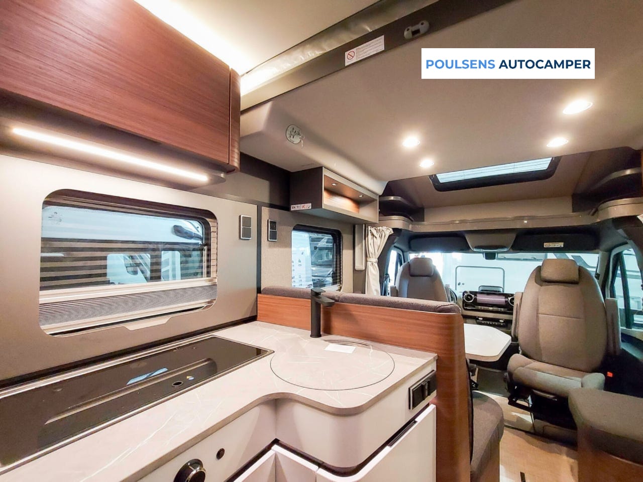 Cuisine du Hymer B‑MC T 680 2026 avec réfrigérateur