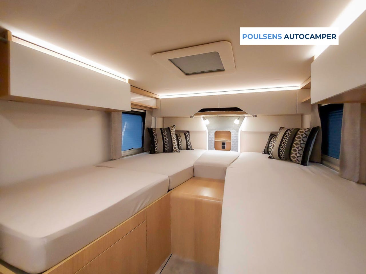 Espace couchage du Hymer B‑ML I 880 BlackLine 2026 avec lits simples