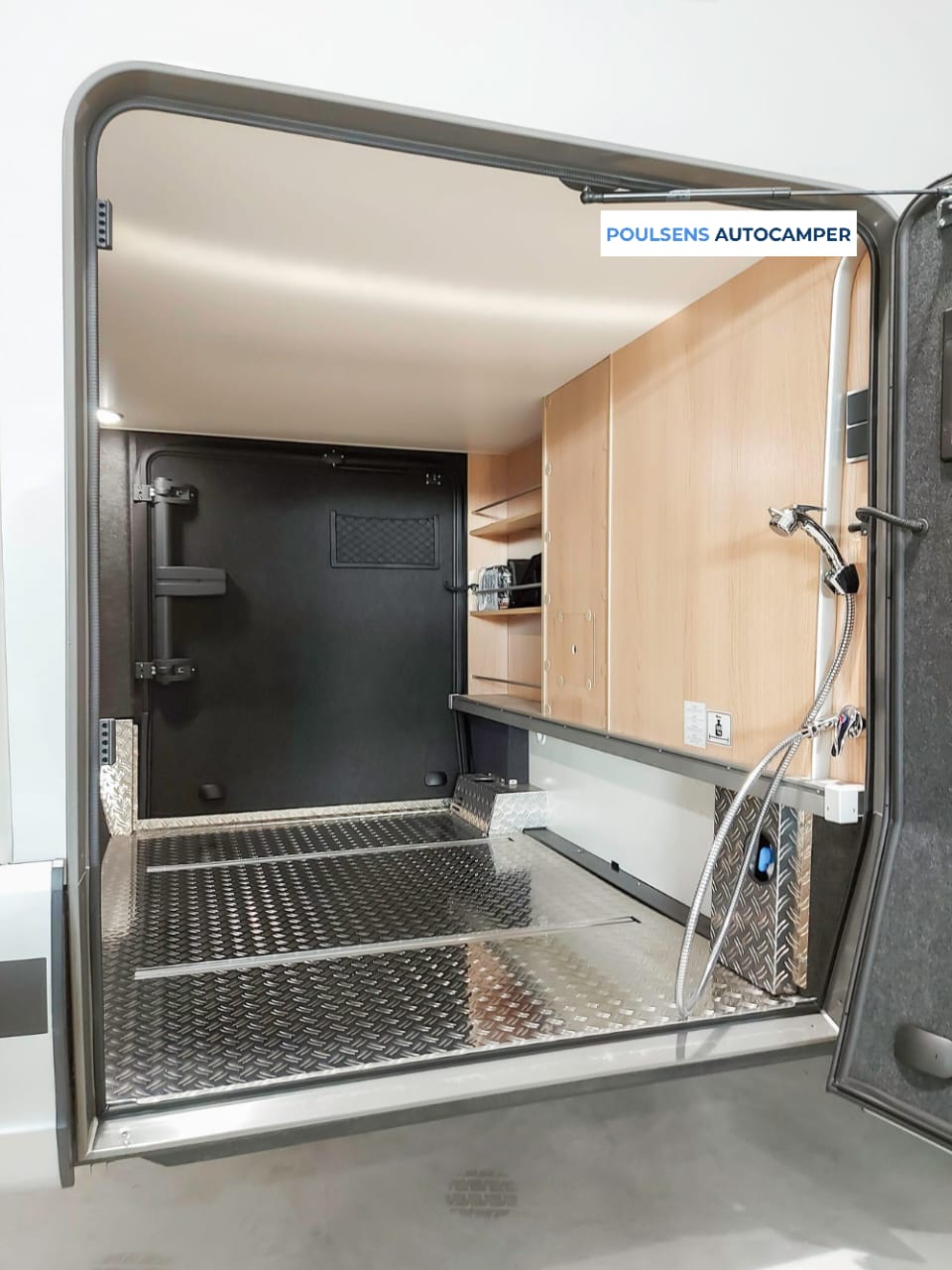 Vue arrière du Hymer B‑ML I 880 BlackLine 2026
