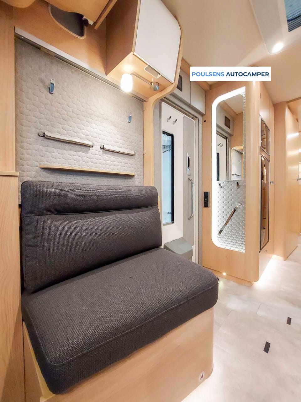 Vue intérieure du Hymer B‑ML I 880 BlackLine 2026 neuf