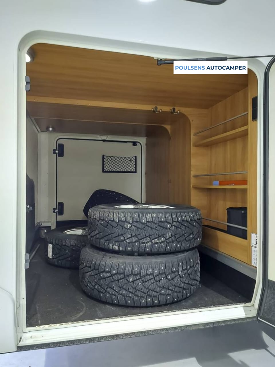 Vue arrière du Hymer Exsis‑i 588 2020 