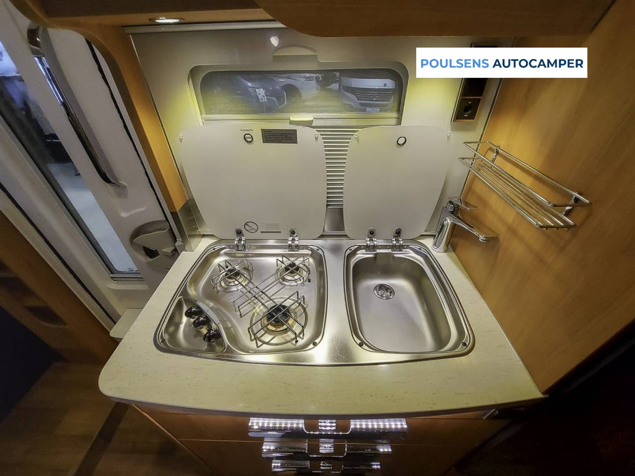 Cuisine du Hymer Exsis‑i 588 2020 avec réfrigérateur