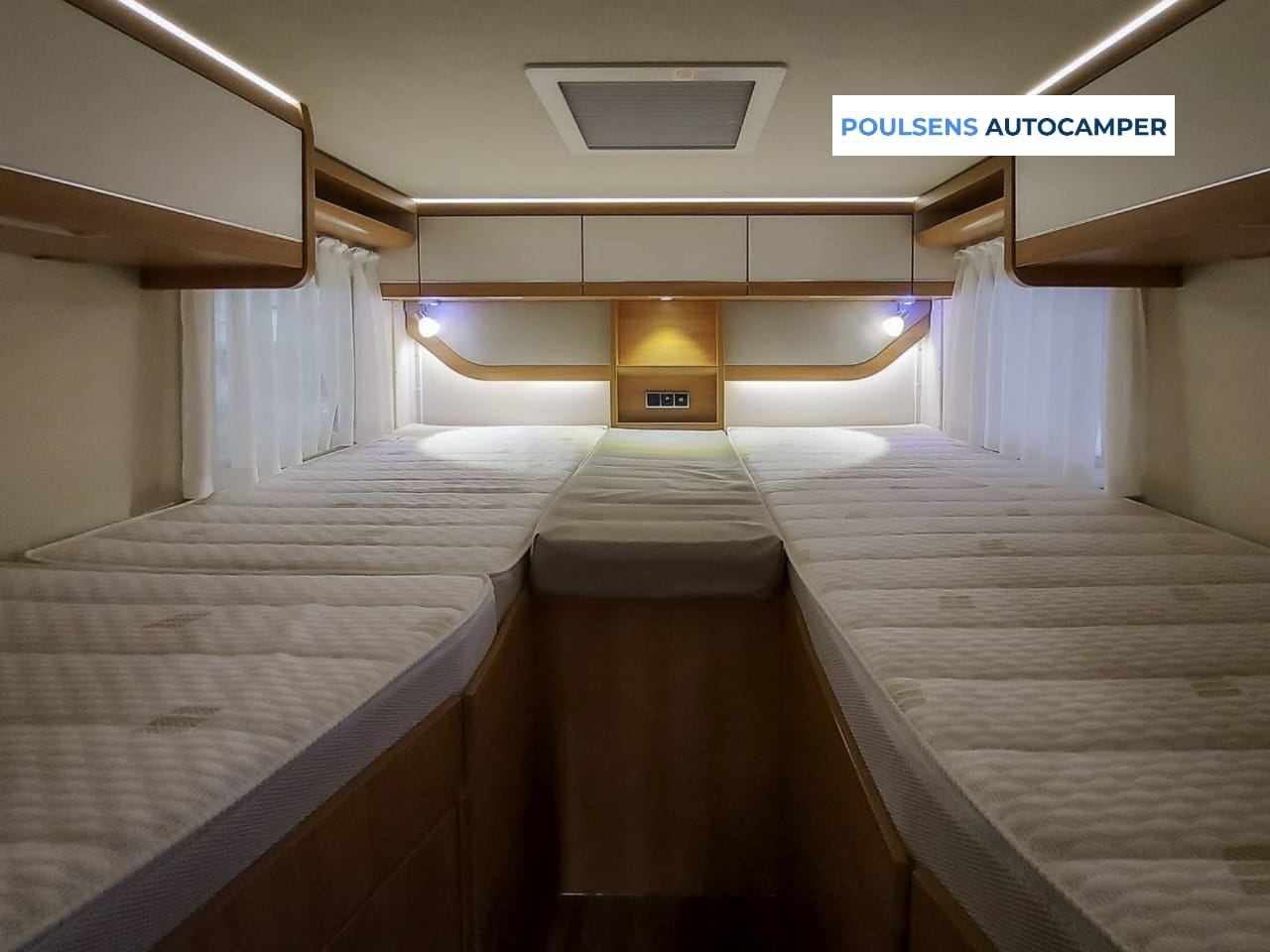 Espace couchage du Hymer Exsis‑i 588 2020 avec lits simples