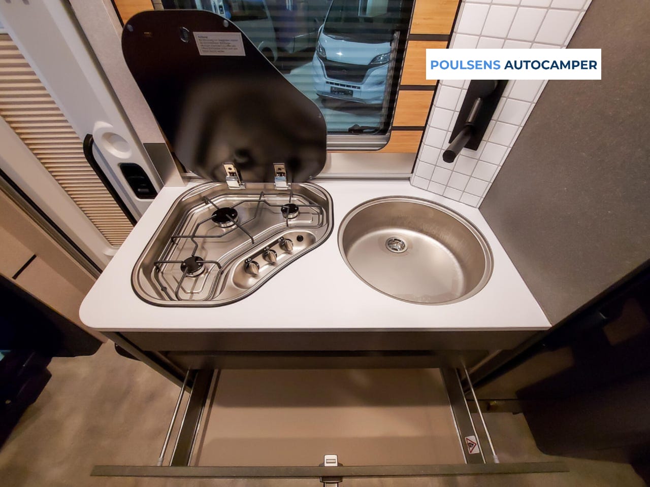 Cuisine du Hymer ML‑T 570 CrossOver avec réfrigérateur