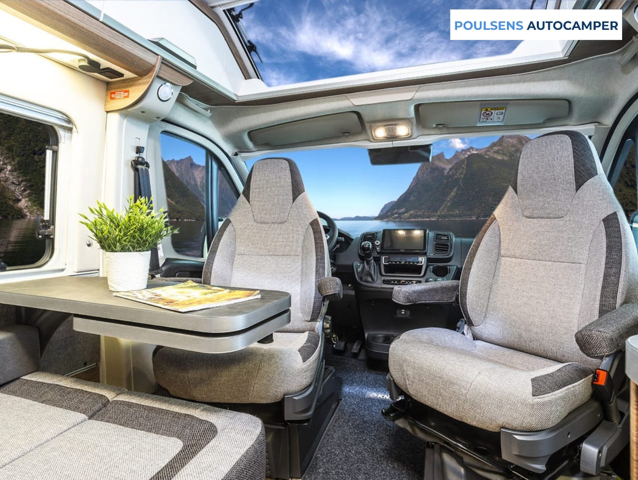 Salon intérieur du camping-car urbain Knaus BOXLIFE 600 ME 2023 d’occasion avec banquettes et éclairage LED