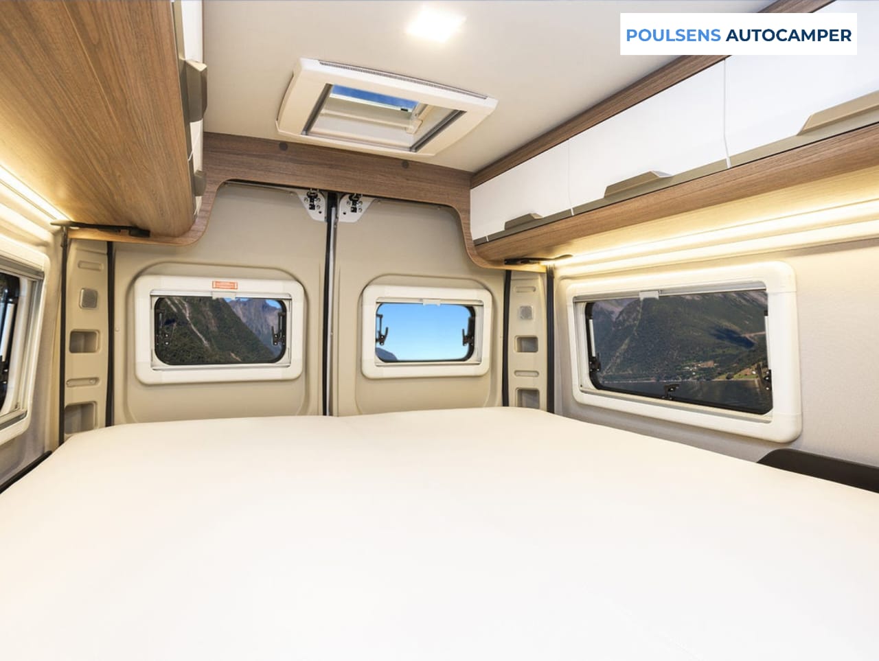 Espace couchage du camping-car urbain Knaus BOXLIFE 600 ME 2023 d’occasion avec lits jumeaux, lit pavillon et dinette convertible