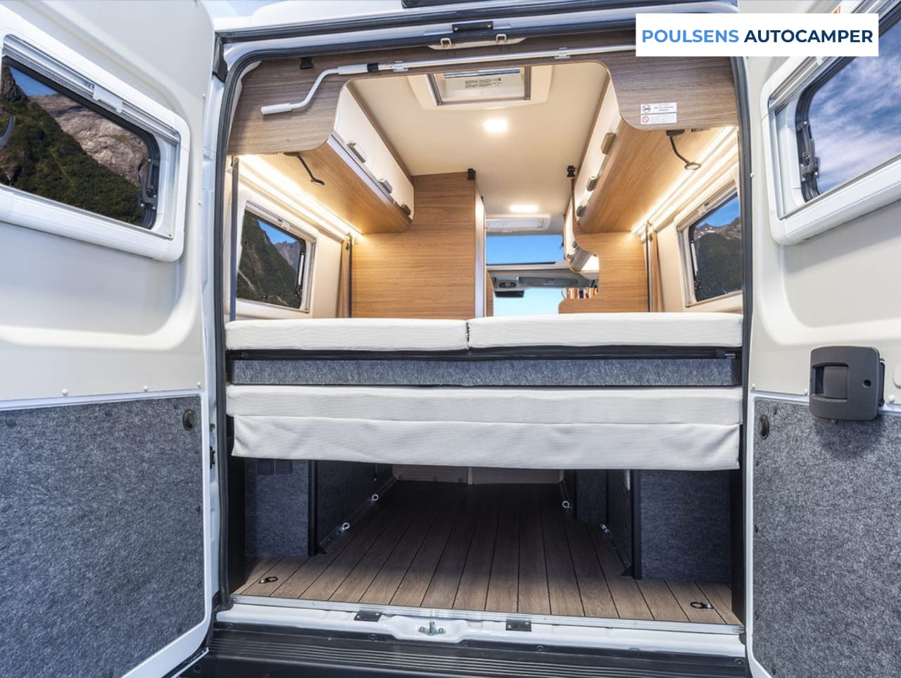 Espace couchage du camping-car urbain Knaus BOXLIFE 600 ME 2023 d’occasion avec lits jumeaux, lit pavillon et dinette convertible