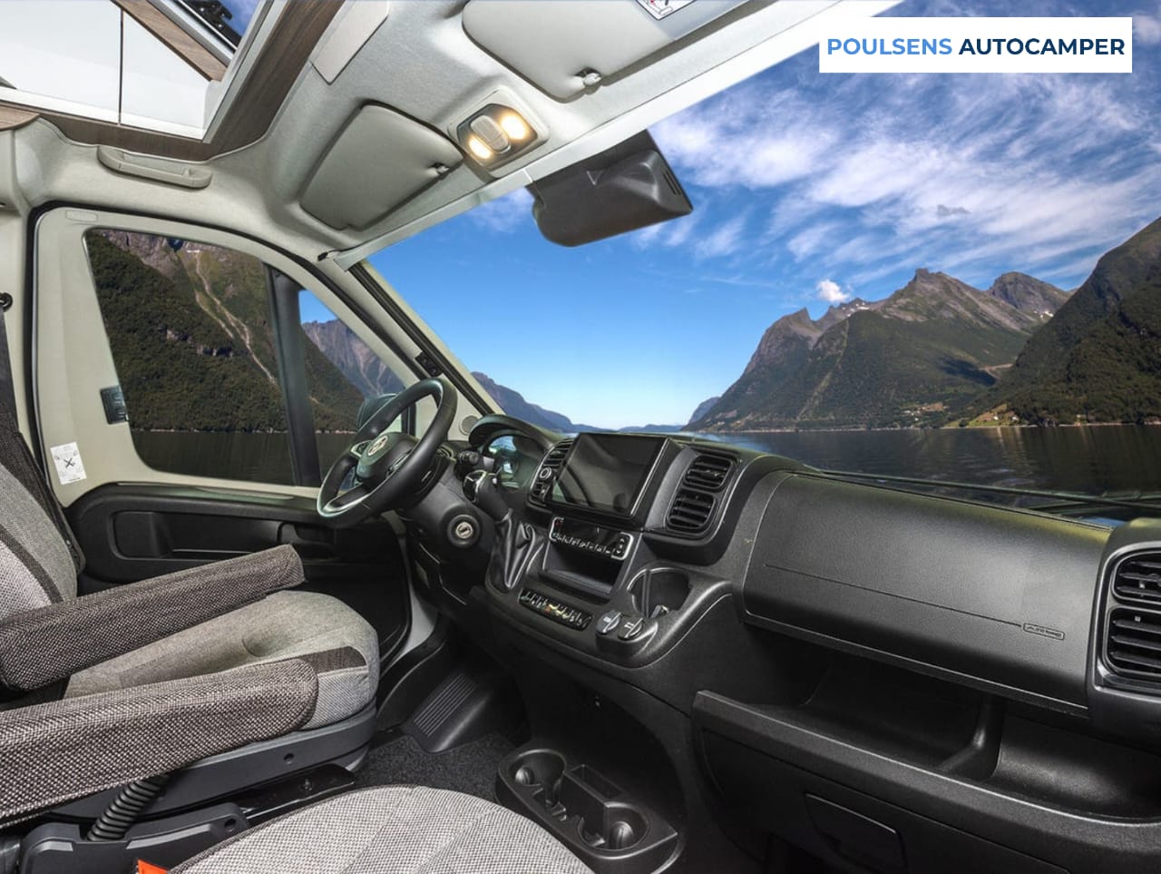 Cabine avant du camping-car urbain Knaus BOXLIFE 600 ME 2023 d’occasion avec sièges pilote et tableau de bord Fiat