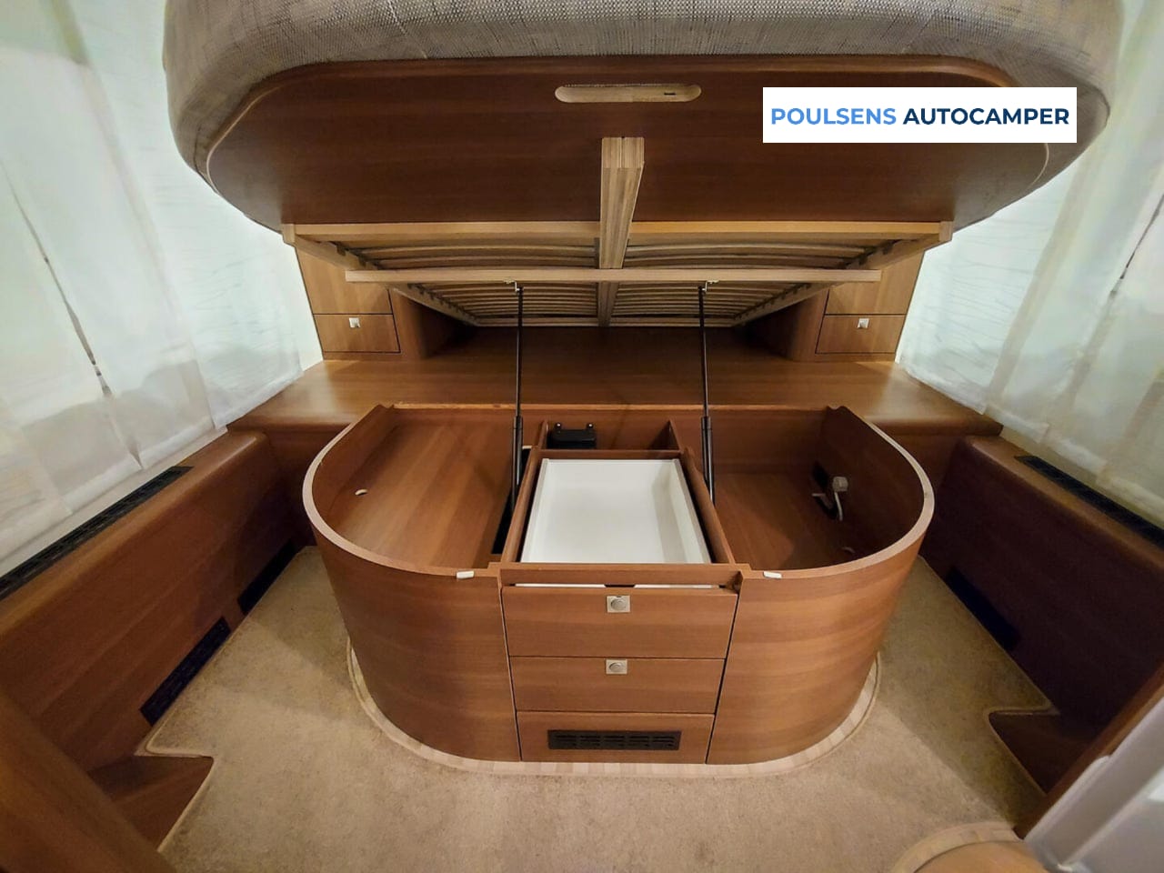 Espace couchage du LMC I 745 Sportline 2015 avec lit double