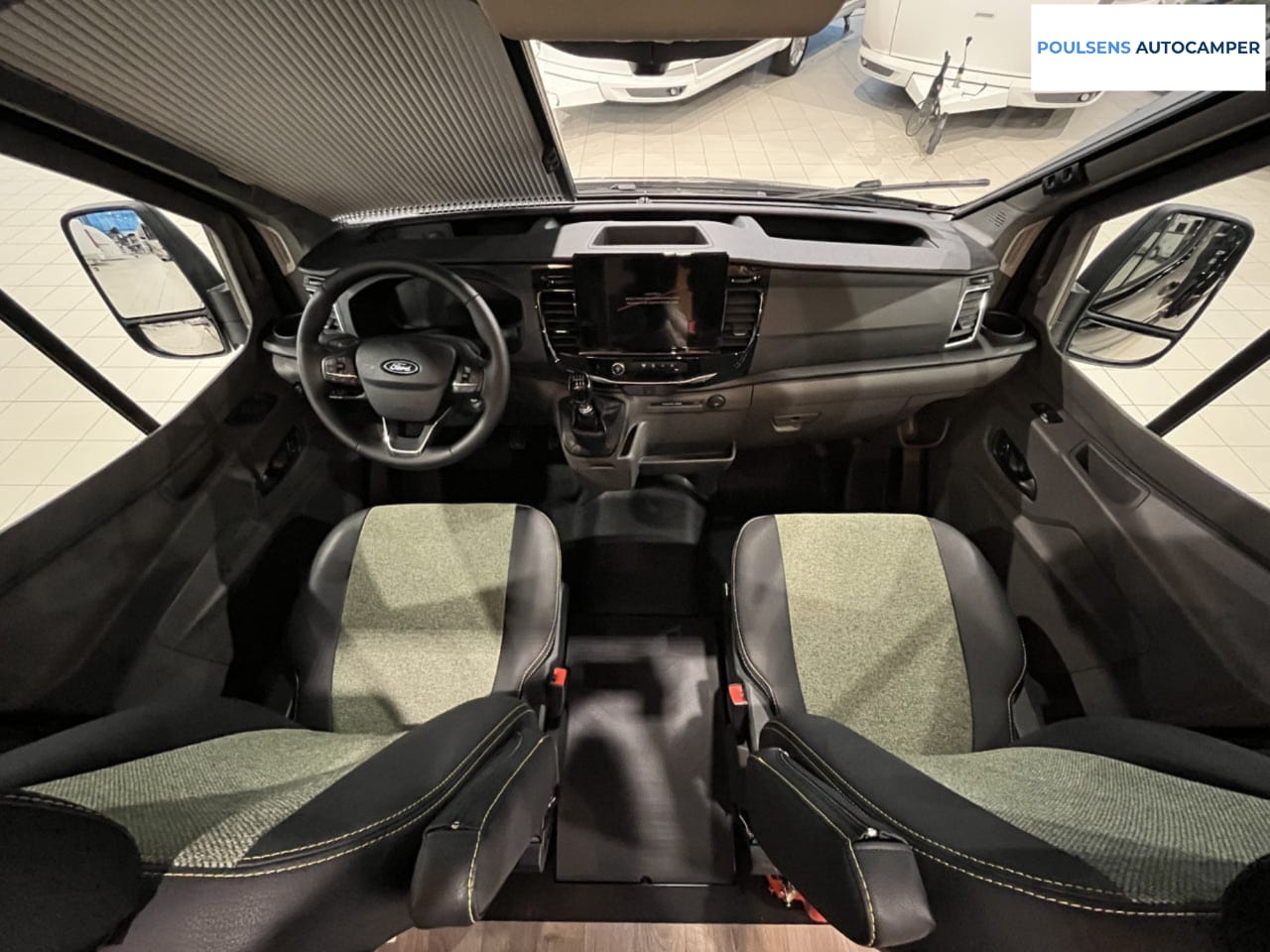 Cabine avant du Sunlight Cliff 590 4x4 Green Trek