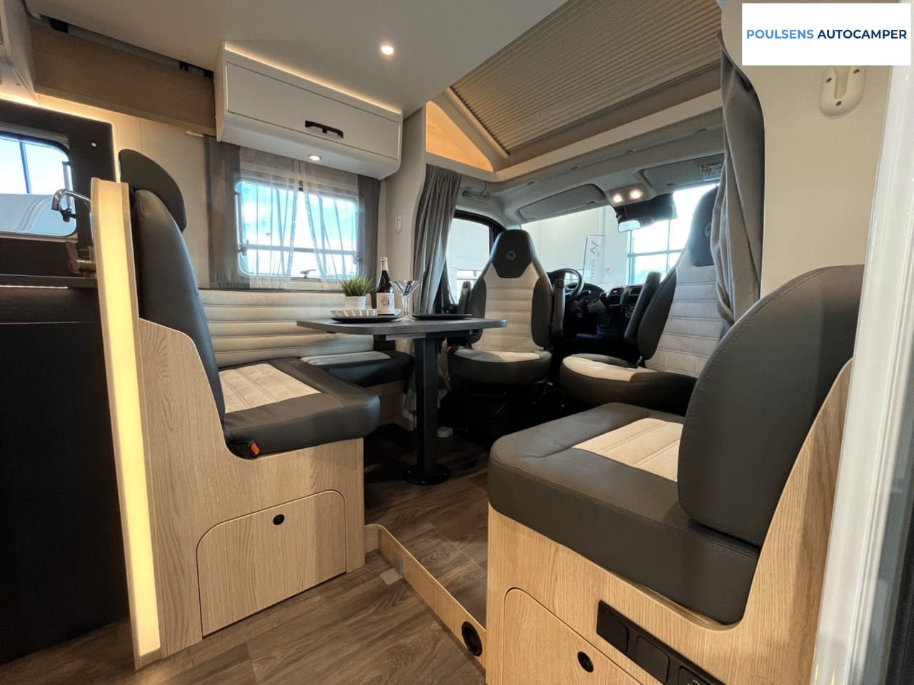 Salon intérieur du Sunlight T 68 Adventure Edition