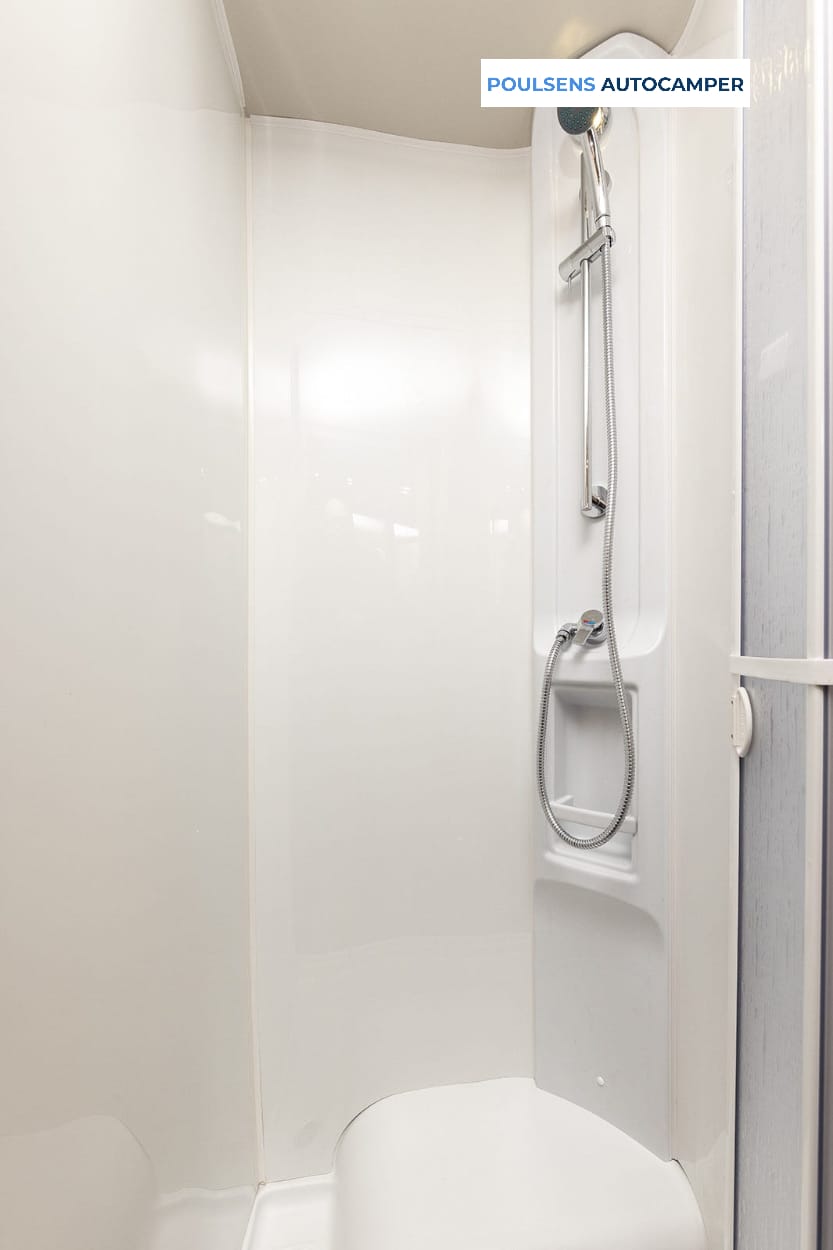 Douche du camping-car semi-intégré Weinsberg CARASUITE 700 DX 2026