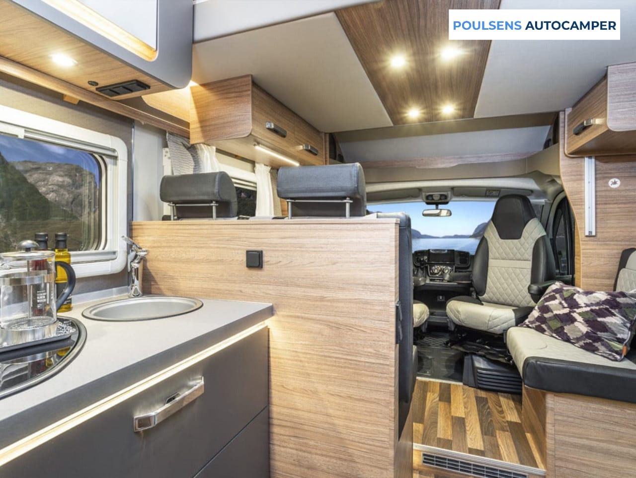 Cuisine du camping-car semi-intégré Weinsberg CARASUITE 700 ME 2023 av